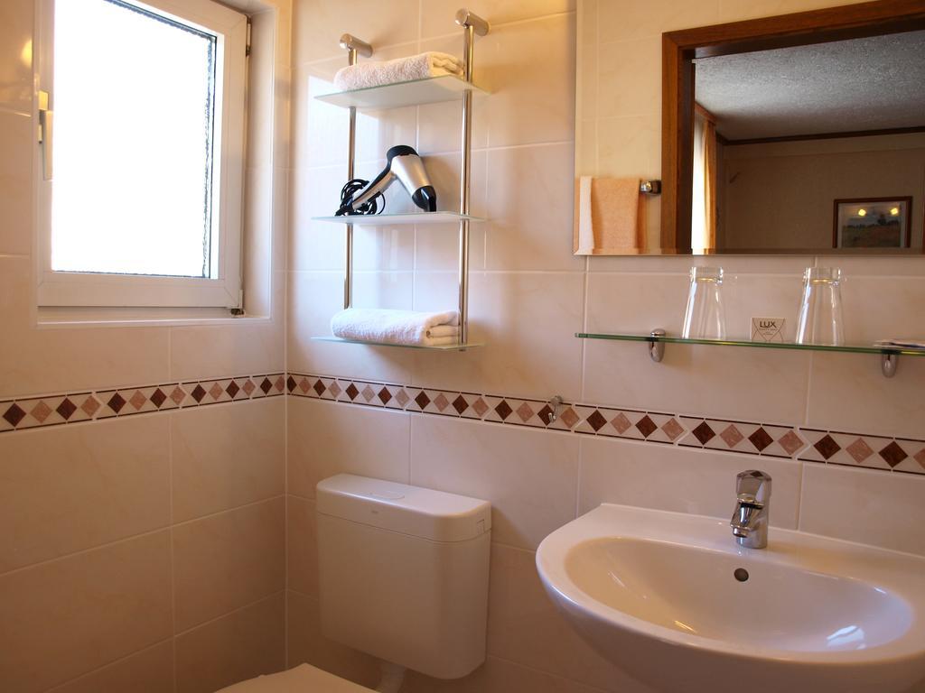 Hotel Gasthof Schuster Und Gaestehaus Rudesheim am Rhein Bagian luar foto
