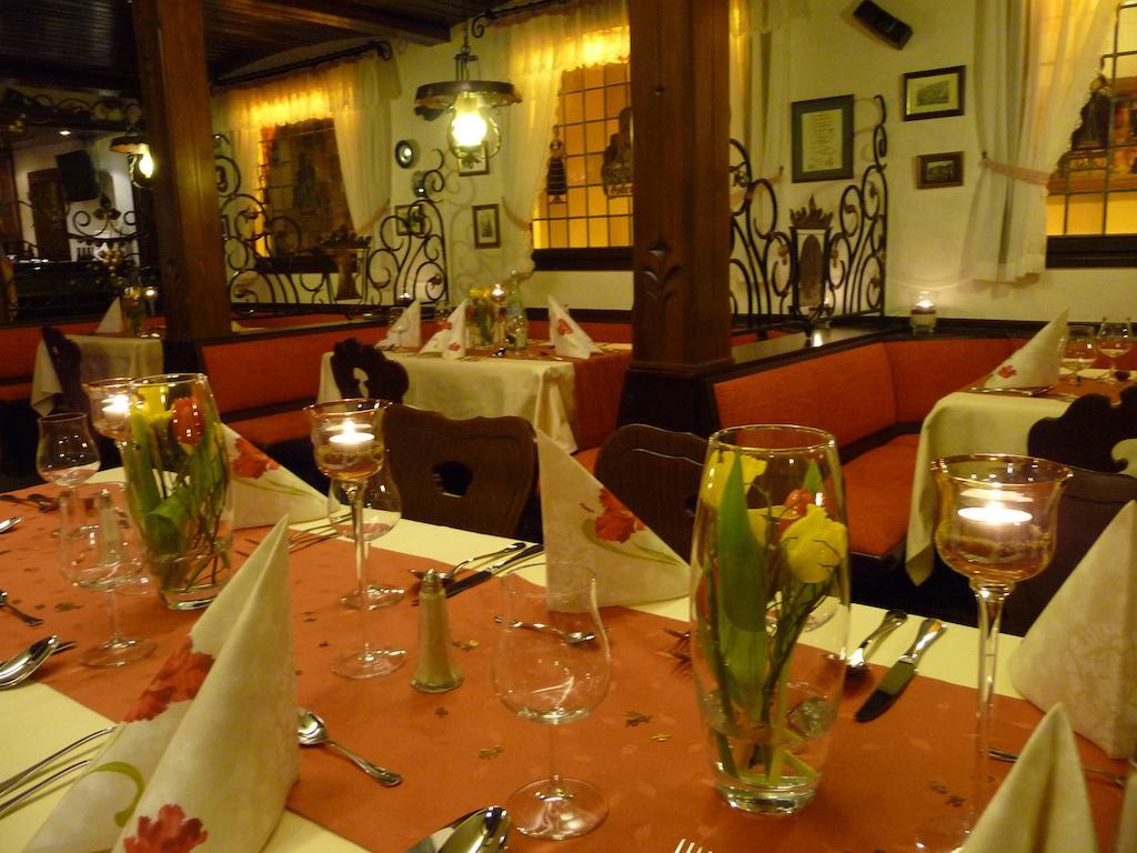 Hotel Gasthof Schuster Und Gaestehaus Rudesheim am Rhein Bagian luar foto