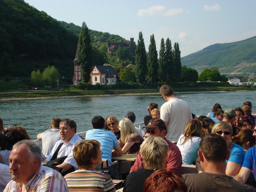 Hotel Gasthof Schuster Und Gaestehaus Rudesheim am Rhein Bagian luar foto