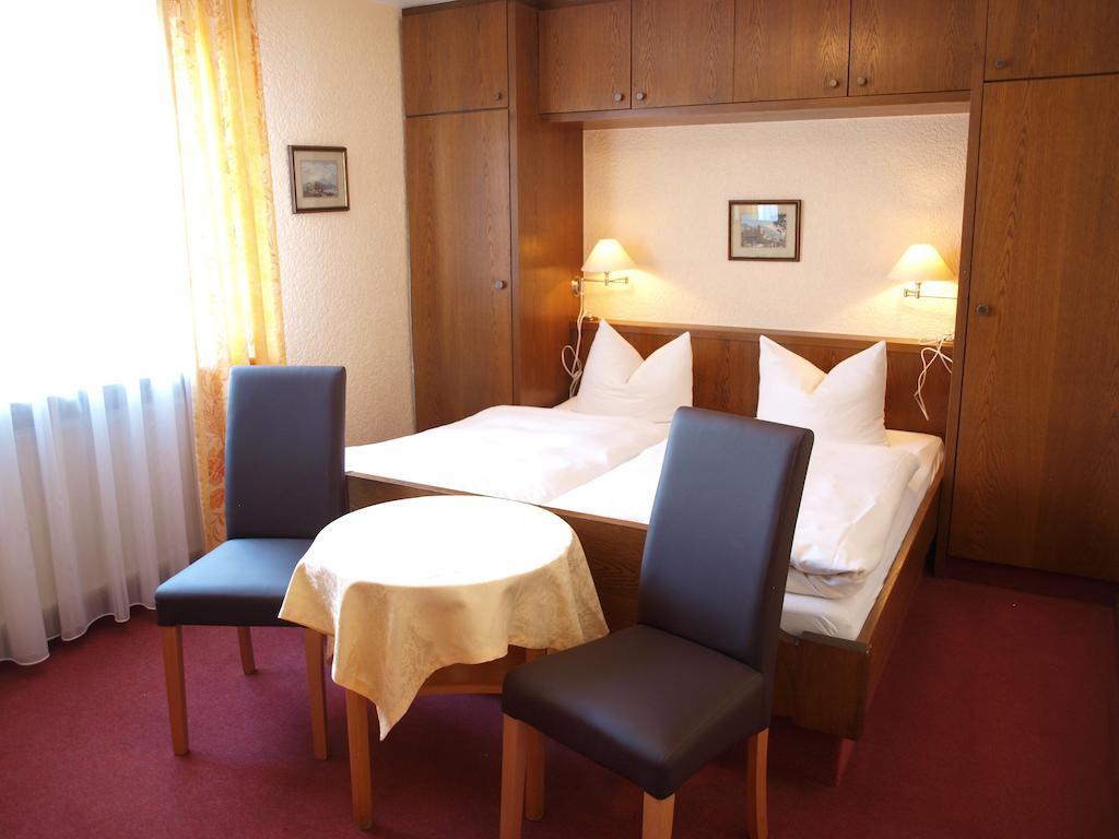 Hotel Gasthof Schuster Und Gaestehaus Rudesheim am Rhein Ruang foto