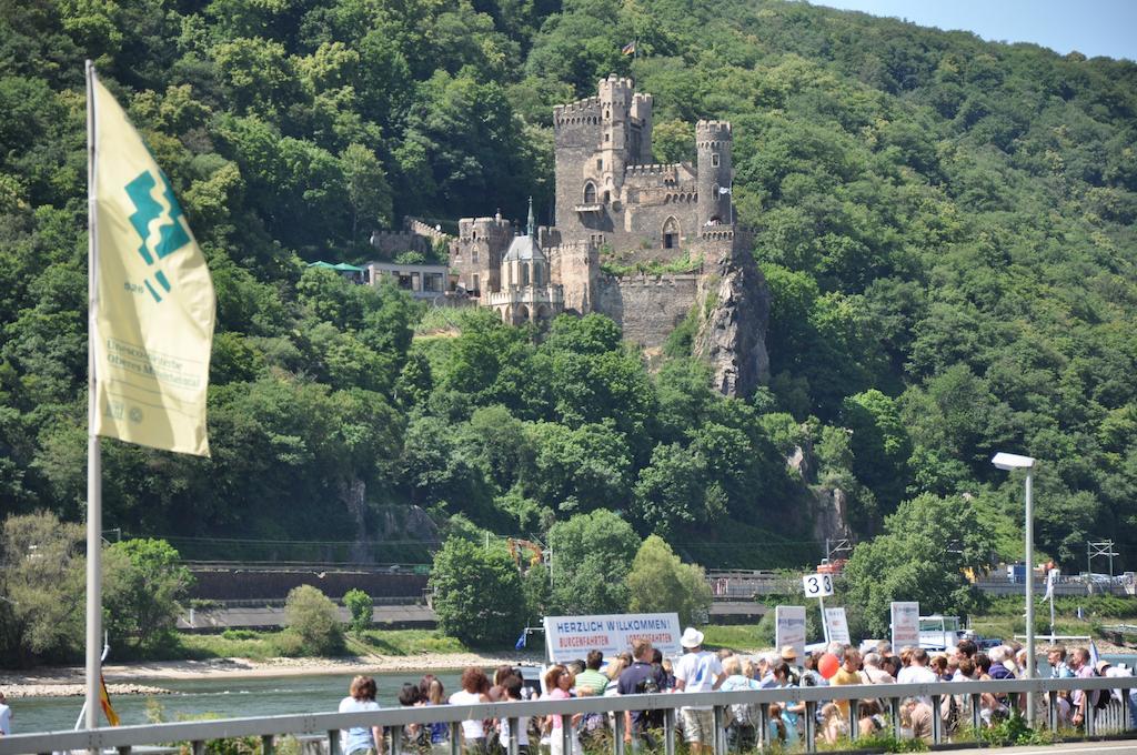 Hotel Gasthof Schuster Und Gaestehaus Rudesheim am Rhein Bagian luar foto